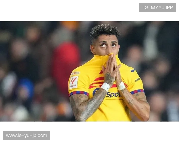 拉菲尼亚身披巴萨11号开启新赛季锋线篇章 拉菲尼亚身披巴萨11号开启新赛季锋线篇章